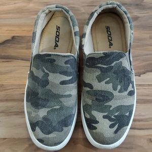 Slip-on Camo shoes